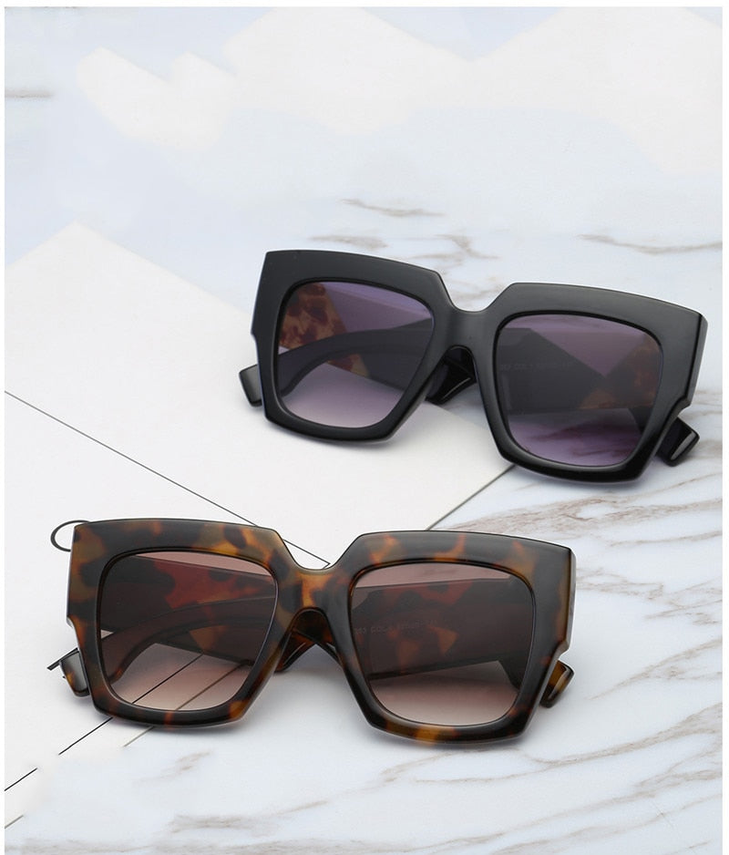 <font size="3" face="Rubik"><b>MARGOT</b></font> <br> Oversized Square Sunglasses