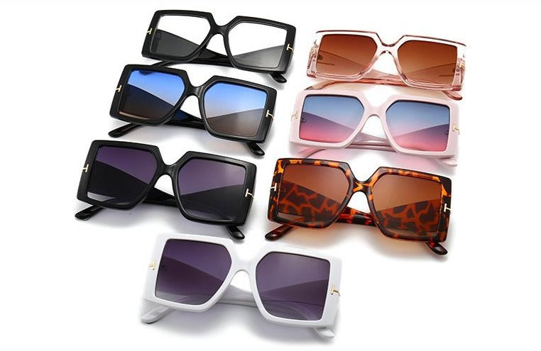 <font size="3" face="Rubik"><b>TAYLOR</b></font> <br> Oversized Square Sunglasses